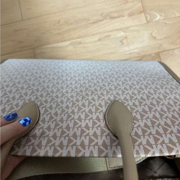 Michael Kors Mirella Medium Ombr Logo Tote Bag - Picture 4 of 6